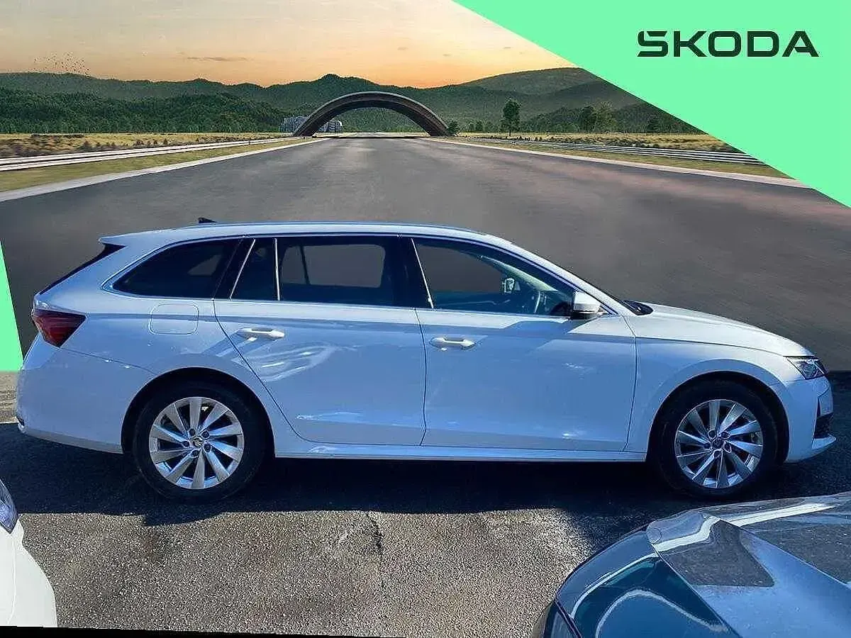 Begagnad Skoda Octavia First Edition 150 HK (110 kW) 2024 Vit Kombi