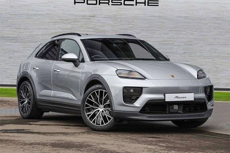 Silver Used 2025 Porsche Macan SUV | £67,300 (Fair price) - Image 1/4