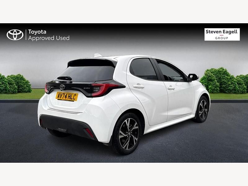 Used Toyota Yaris Hybrid Design 116 HP (85 kW) 2024 White Hatchback