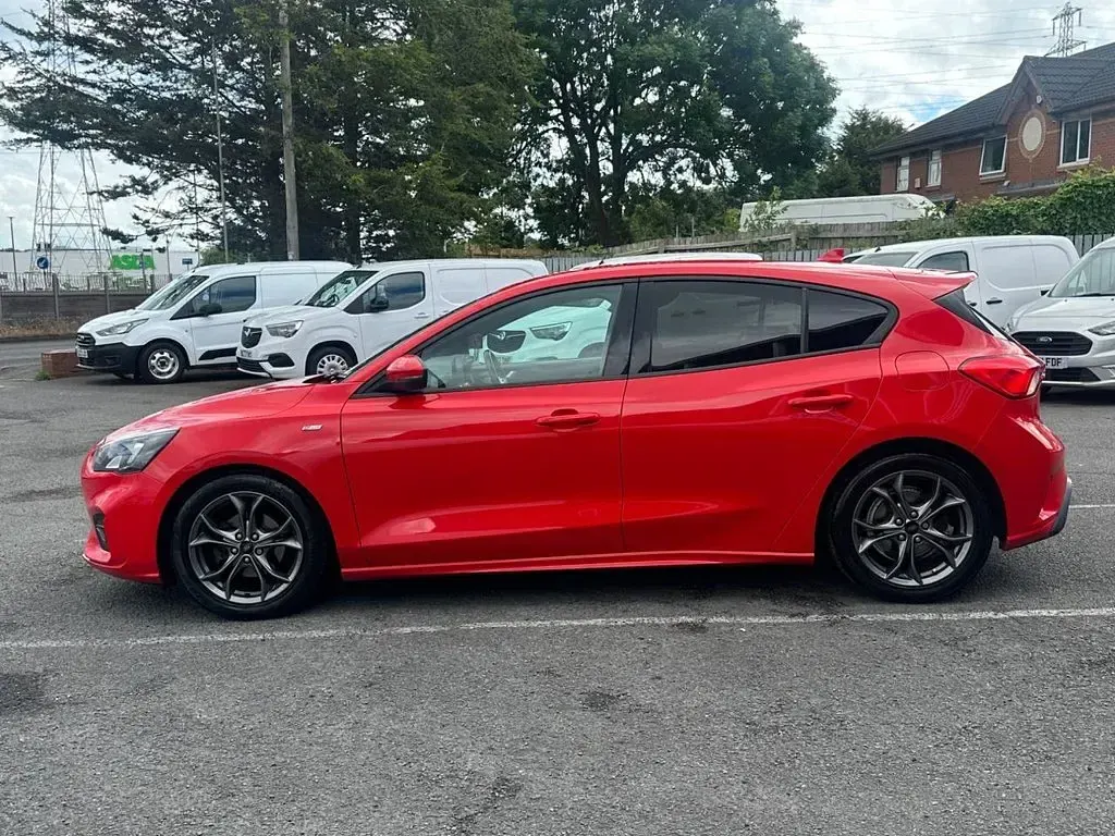 Used Ford Focus ST-Line 125 HP (91 kW) 2019 Red Hatchback