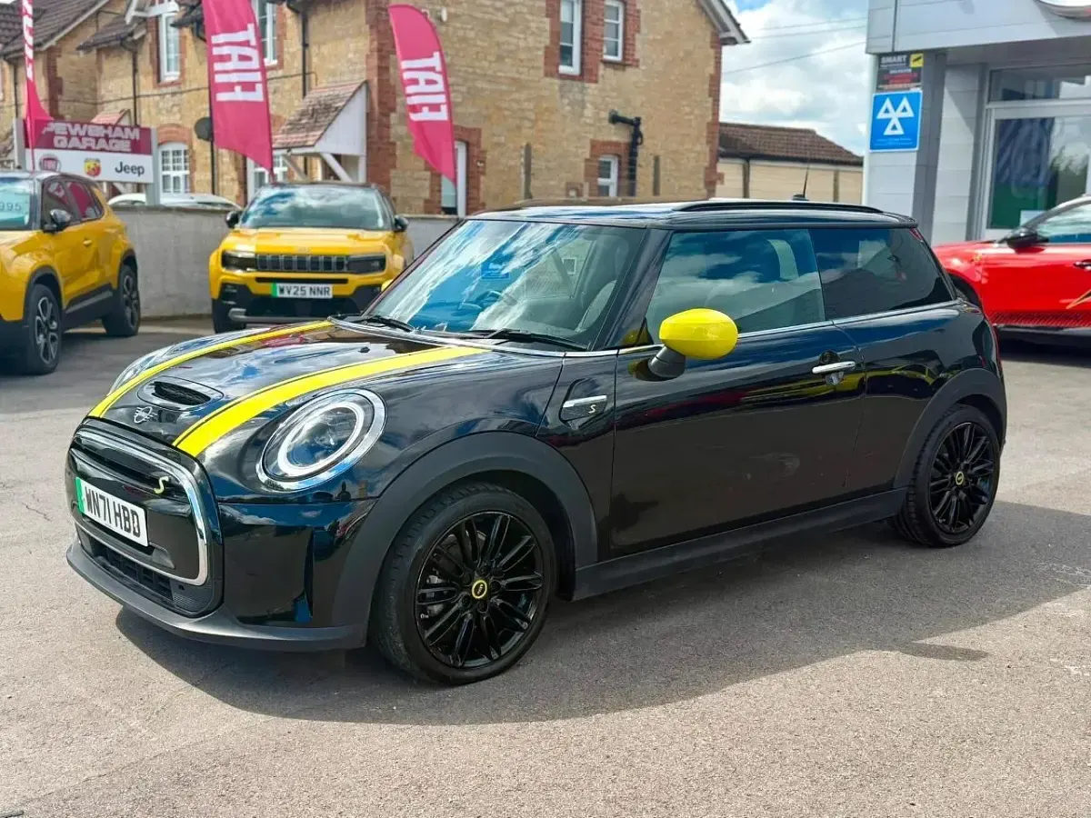 Used Mini Cooper SE Hatch 133 kW (181 HP) 2021 Black Hatchback