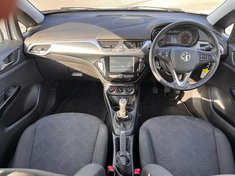 Used Vauxhall Corsa 90 HP (66 kW) 2018 Summit white Hatchback