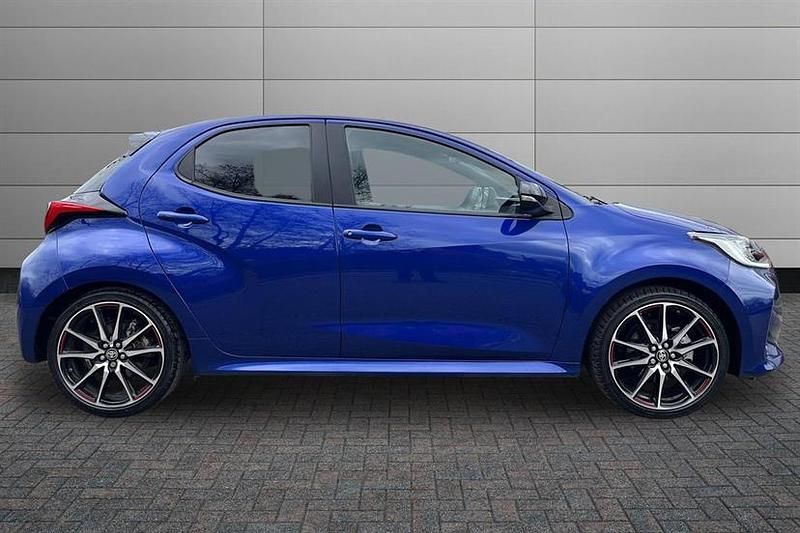 Used Toyota Yaris Hybrid Sport 116 HP (85 kW) 2023 Blue Hatchback