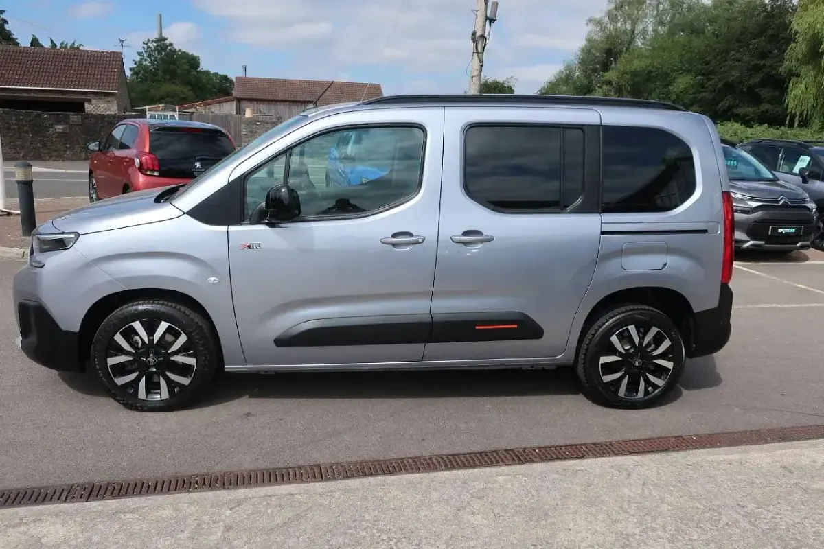 Used Citroën Berlingo 128 HP (94 kW) 2024 Grey MPV