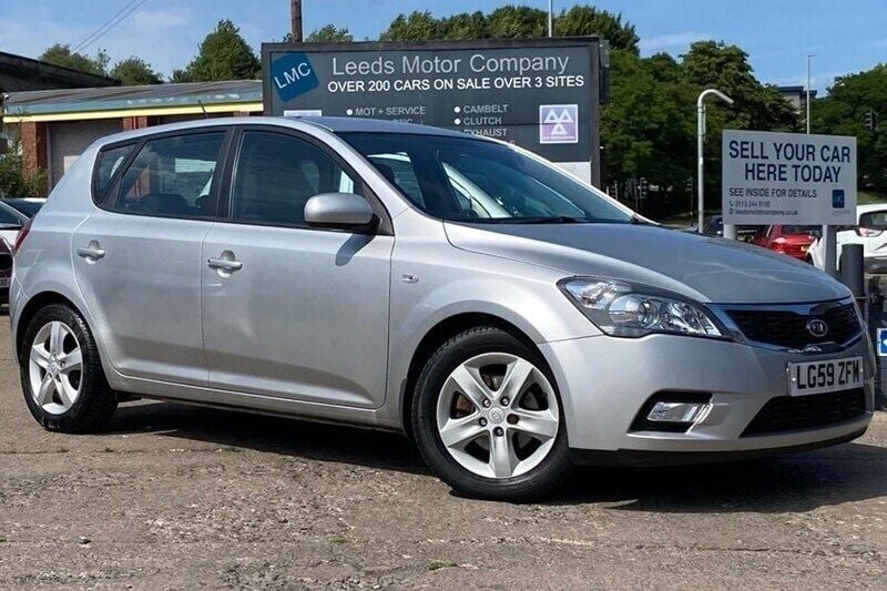 Silver Used 2009 Kia Ceed 2 Hatchback | £3,995 (Good price) - Image 1/1