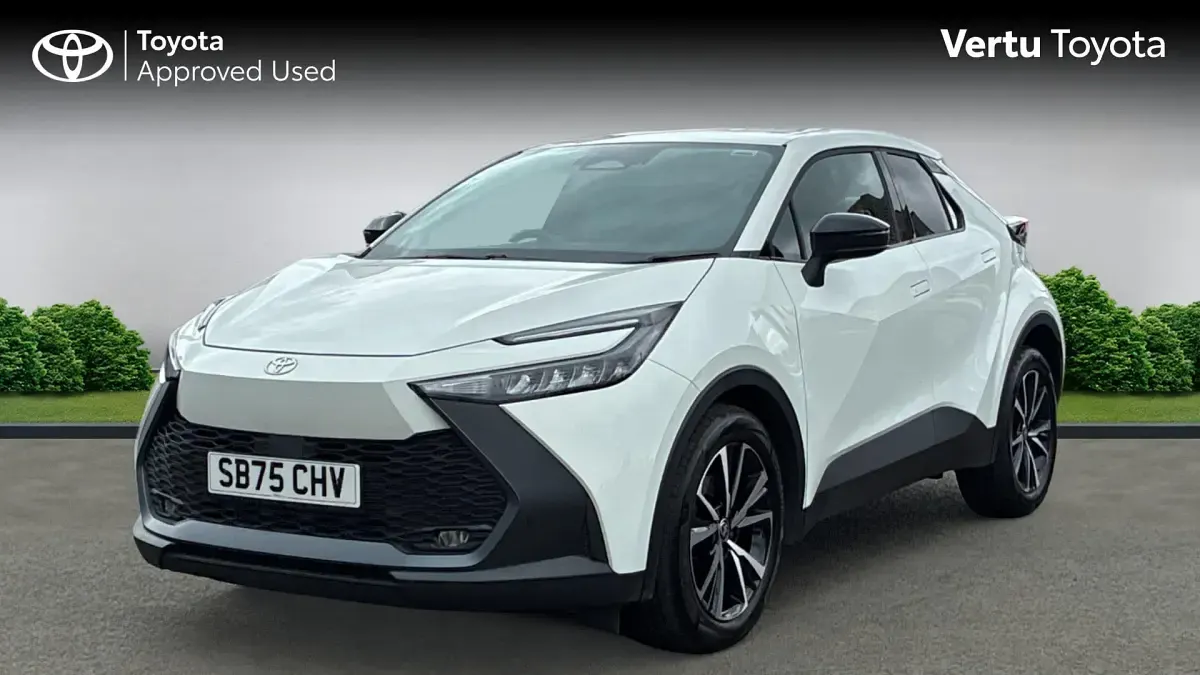 Used Toyota C-HR Design 140 HP (102 kW) 2025 Pure white (solid paint) SUV