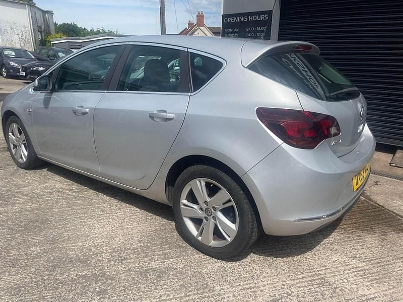 Used Vauxhall Astra SRi 130 HP (95 kW) 2013 Silver Hatchback