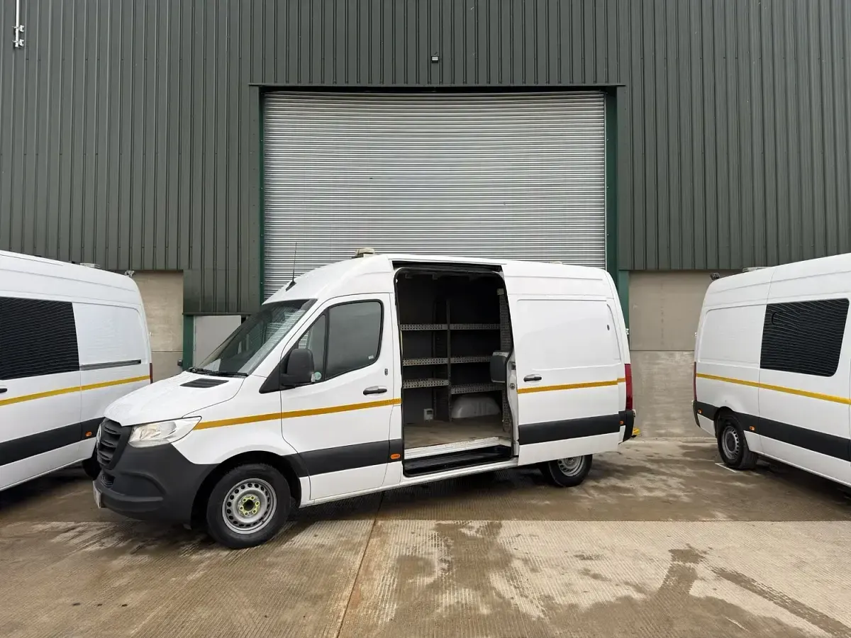 Used Mercedes Sprinter Progressive 161 HP (118 kW) 2021 White Van