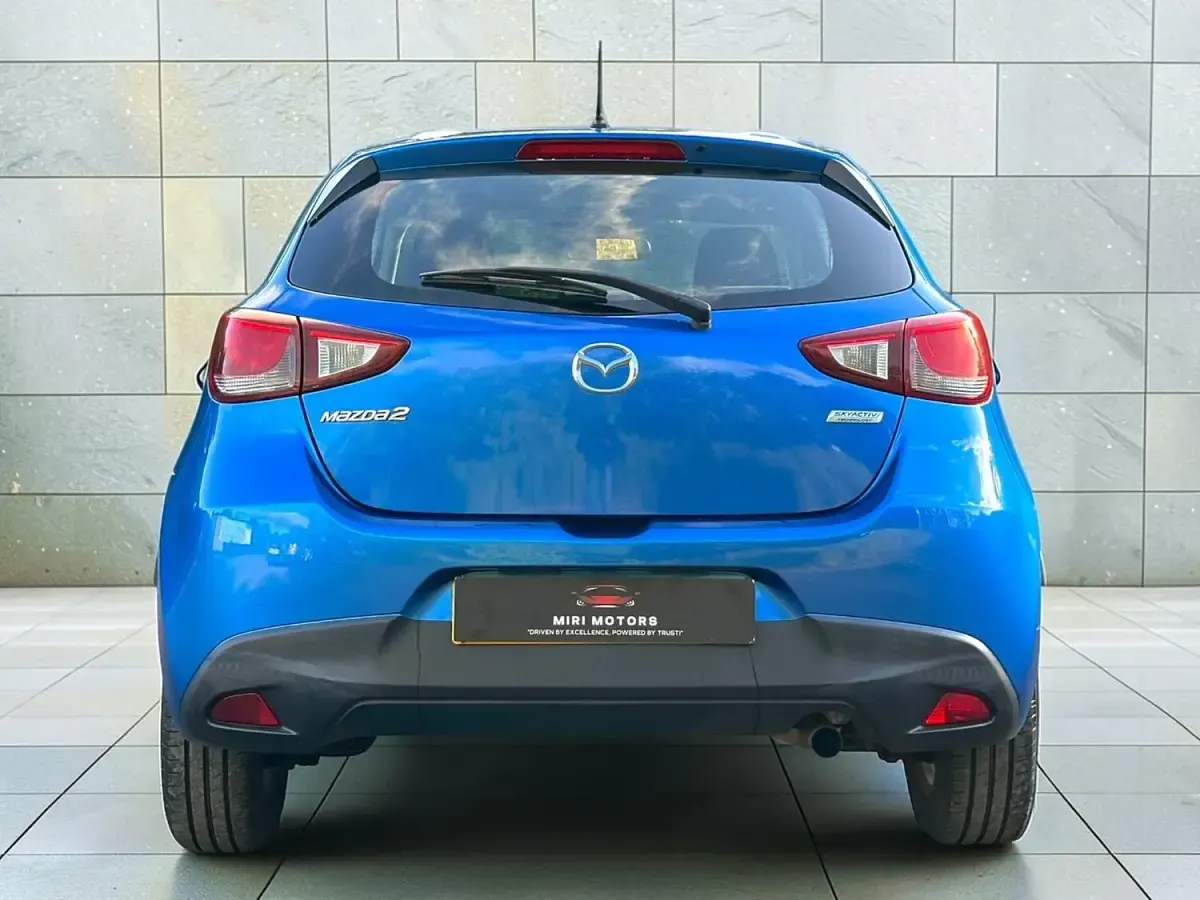 Used Mazda 2 90 HP (66 kW) 2015 Blue Hatchback