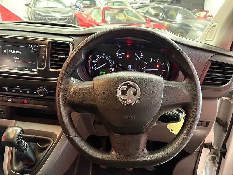 Used Vauxhall Vivaro Sportive 100 HP (73 kW) 2021 White MPV