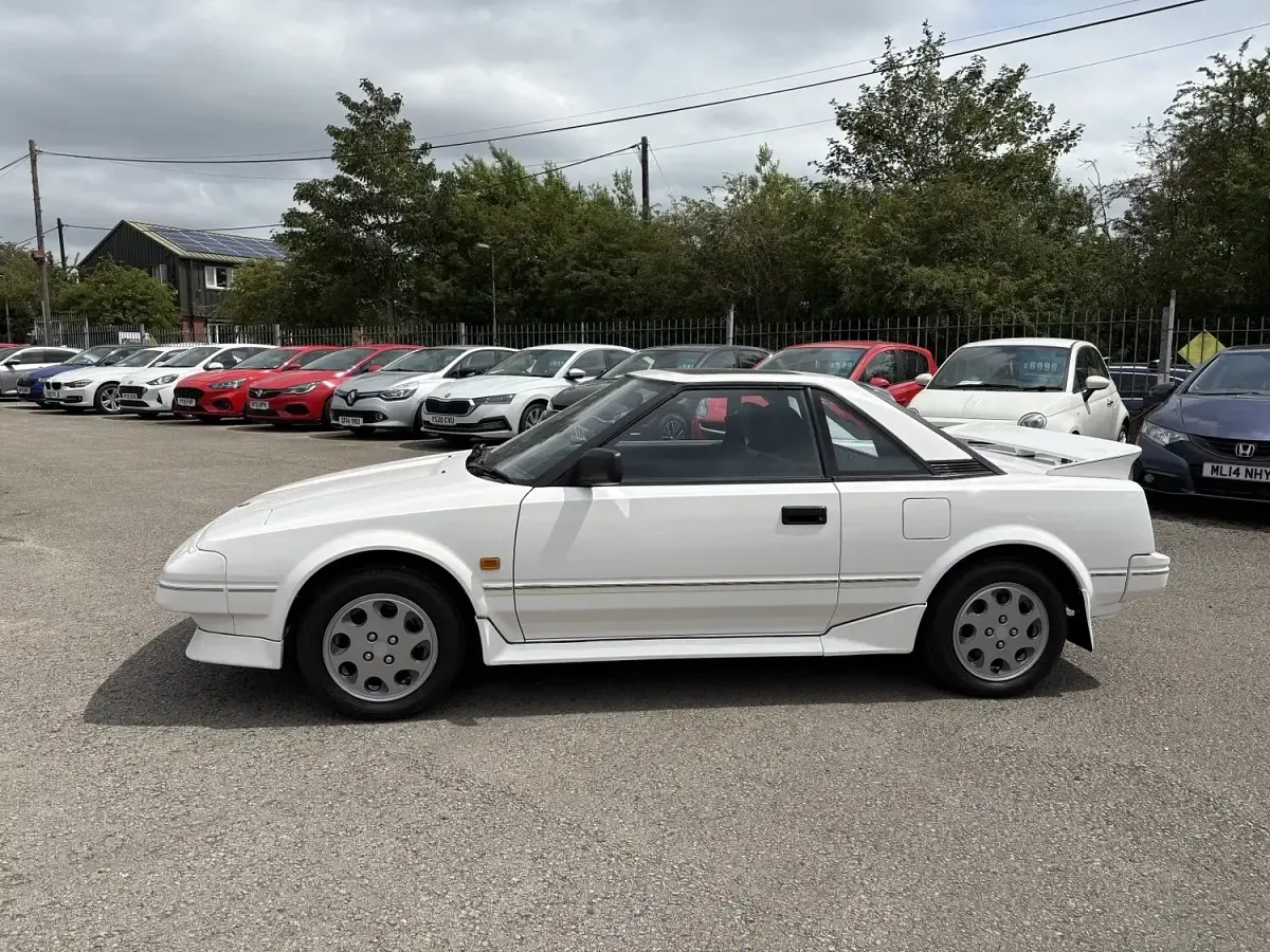 Used Toyota MR2 1989 White Coupe