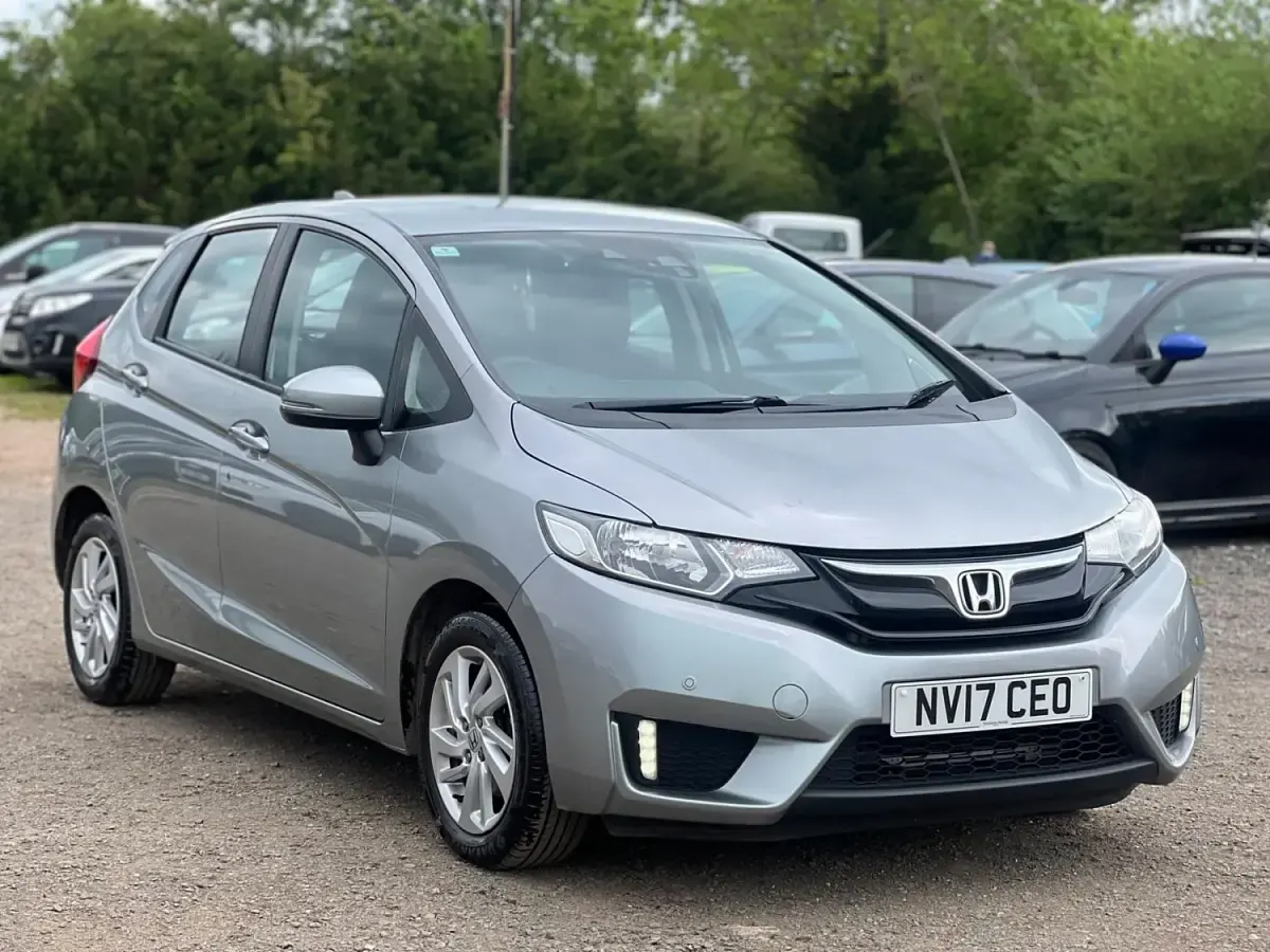 Second-hand Honda Jazz SE 102 CP (75 kW) 2017 Argintiu Hatchback