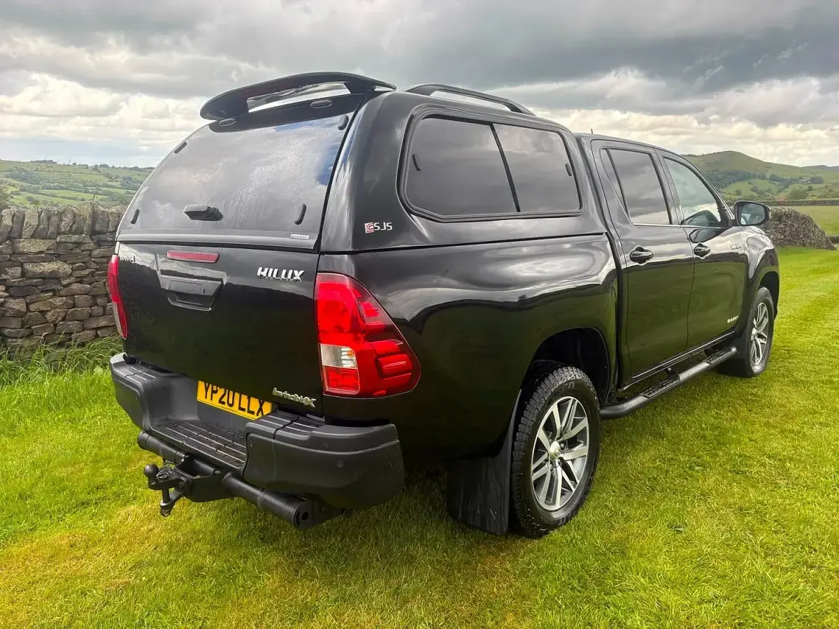 Used Toyota HiLux 150 HP (110 kW) 2020 Black Pickup