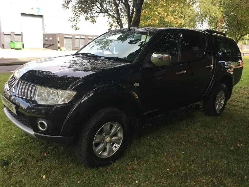 Used Mitsubishi L200 134 HP (98 kW) 2011 Black Pickup