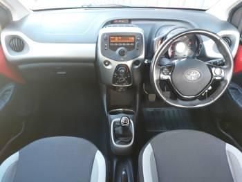 Used Toyota Aygo X-play 68 HP (50 kW) 2016 Red Hatchback