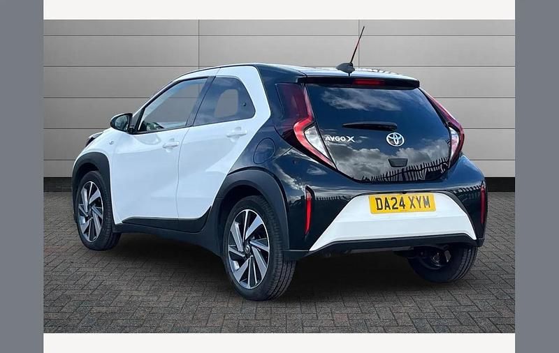 Used Toyota Aygo X 72 HP (52 kW) 2024 White SUV