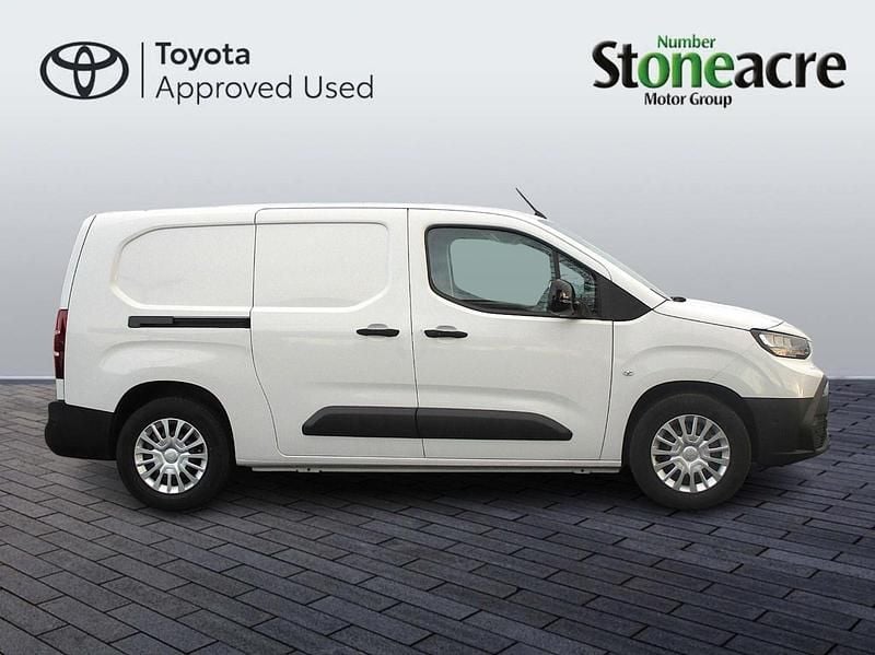 New Toyota Proace 100 kW (136 HP) 2025 White MPV