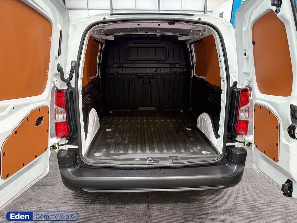 Used Toyota Proace Active 120 HP (88 kW) 2022 White MPV