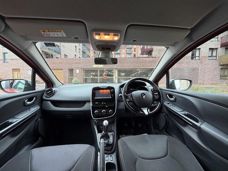 Used Renault Clio IV Dynamique 90 HP (66 kW) 2015 Red Hatchback