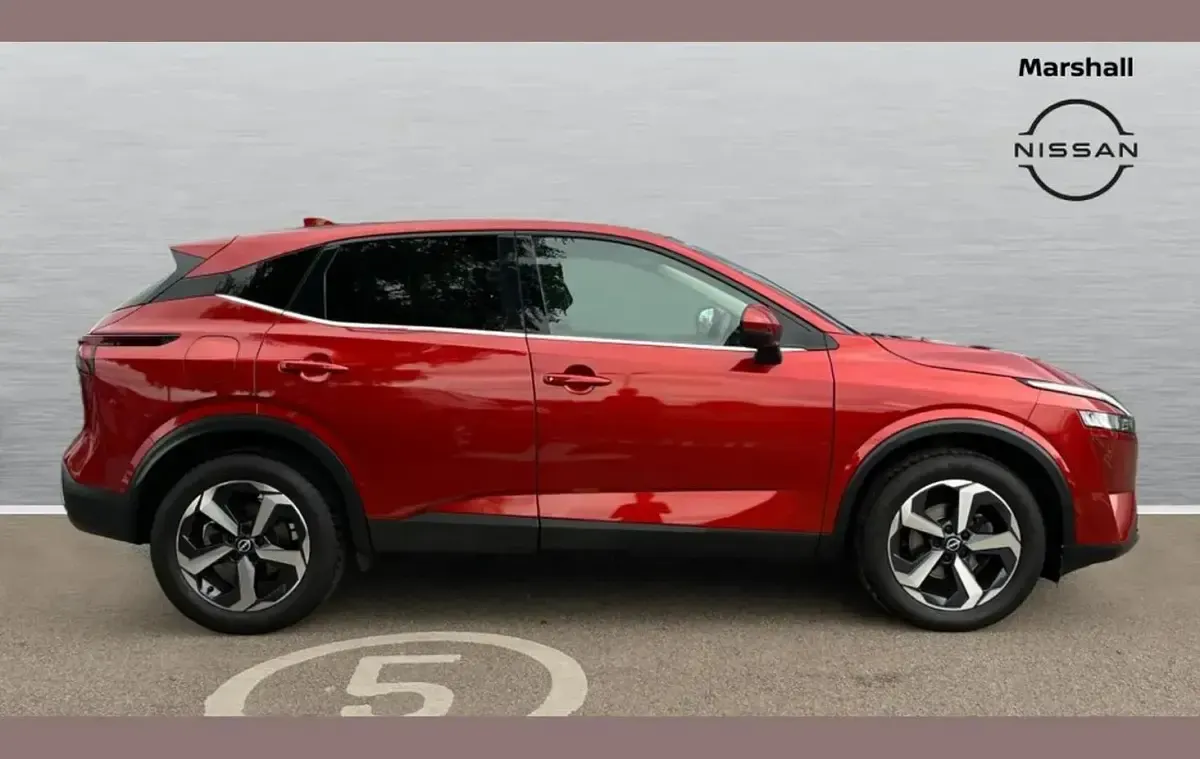Used Nissan Qashqai N-Connecta 138 HP (101 kW) 2022 Red SUV