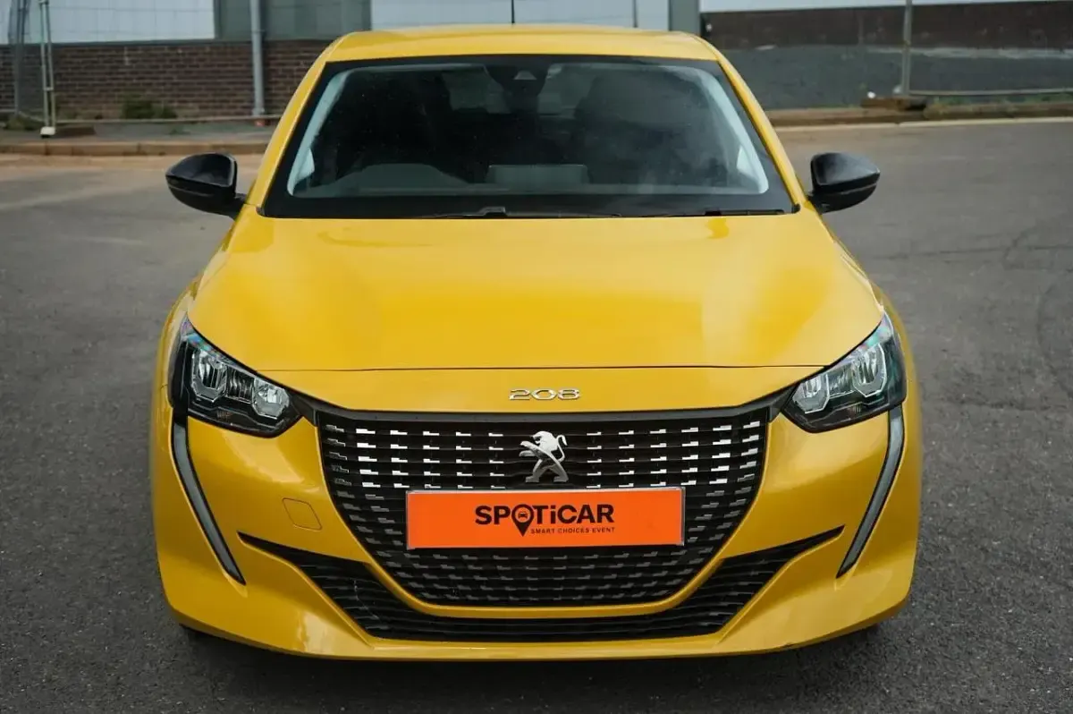 Used Peugeot 208 Active+ 74 HP (54 kW) 2023 Yellow Hatchback