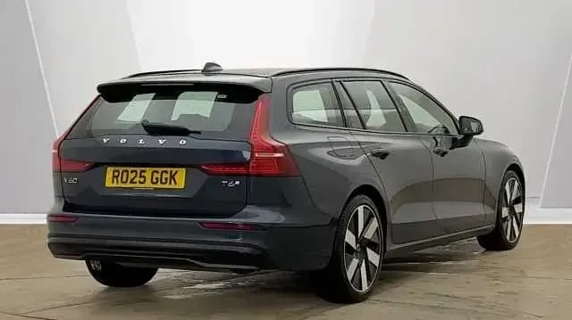 Used Volvo V60 Plus 345 HP (253 kW) 2025 Blue Estate