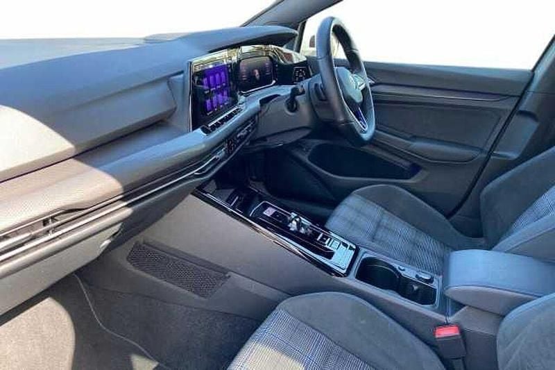 Begagnad VW Golf VIII 245 HK (180 kW) 2022