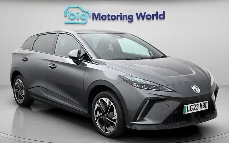 Begagnad MG MG4 EV Trophy 150 kW (204 HK) 2025 Halvkombi