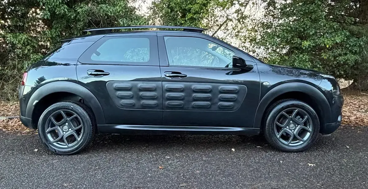 Used Citroën C4 Cactus Feel 82 HP (60 kW) 2015 Black Hatchback