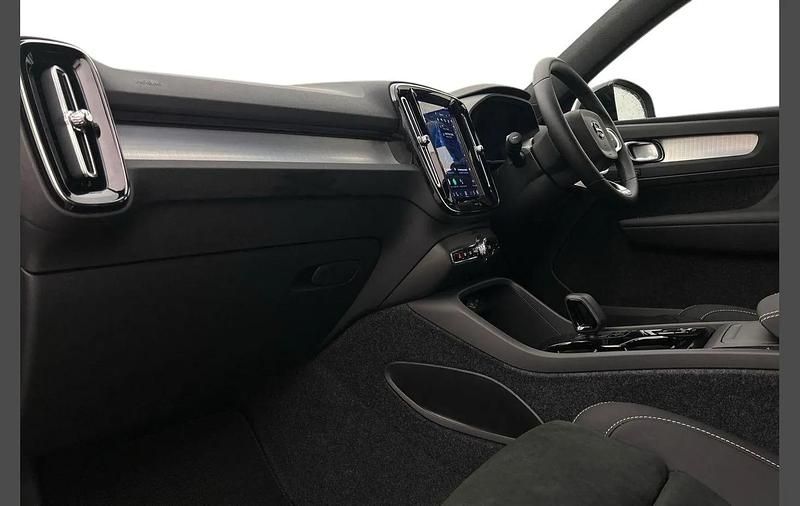 Used Volvo XC40 Plus 161 HP (118 kW) 2025 Grey SUV