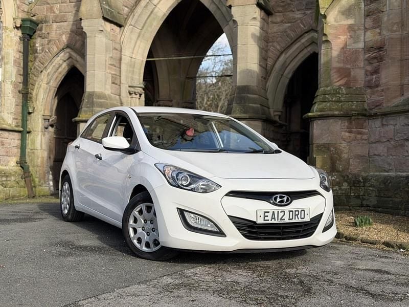 Used Hyundai i30 Classic 2012 White Hatchback