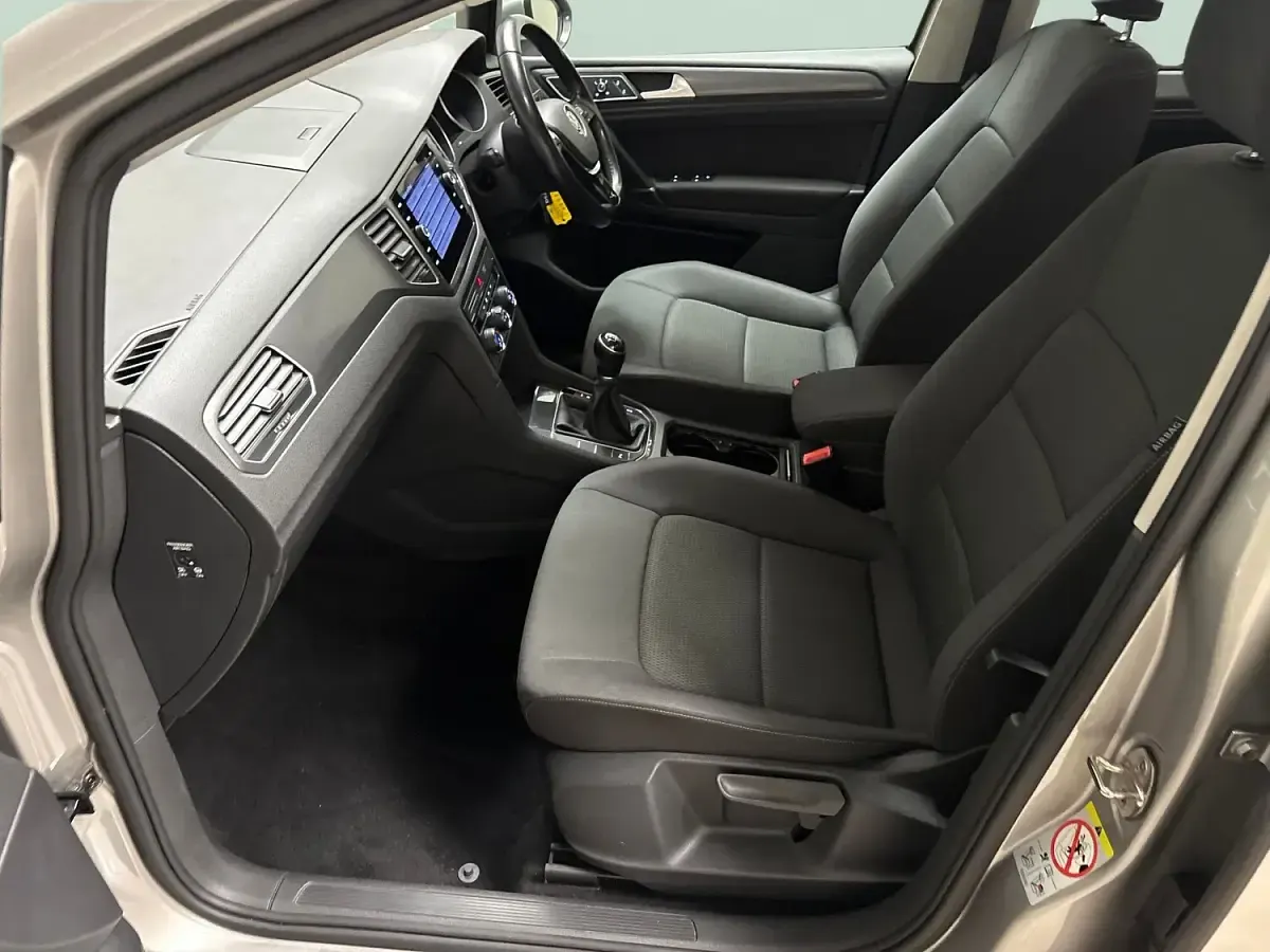 Used VW Golf Sportsvan SE 131 HP (96 kW) 2019 Silver MPV