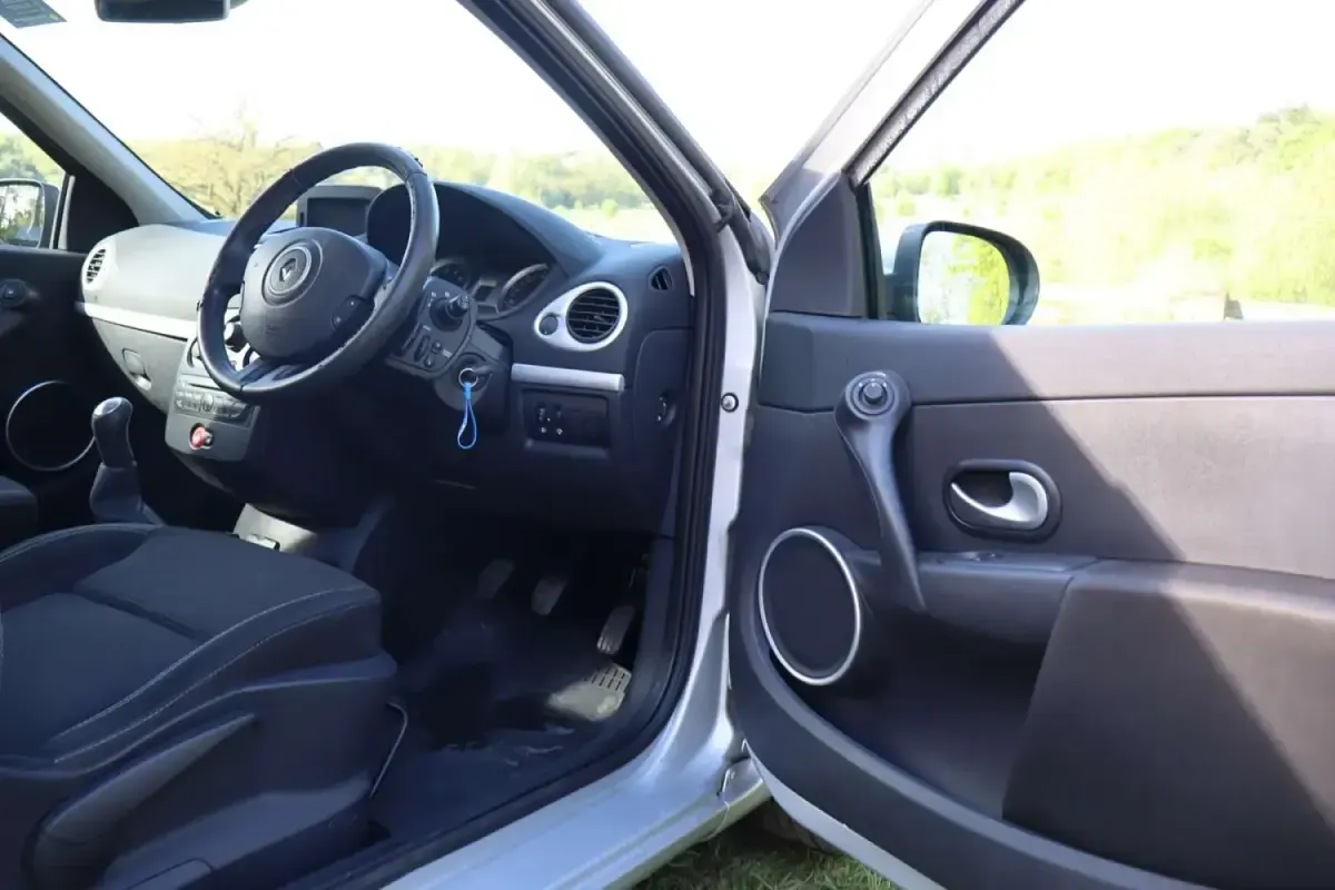 Second-hand Renault Clio II Dynamique 2010 Argintiu Hatchback