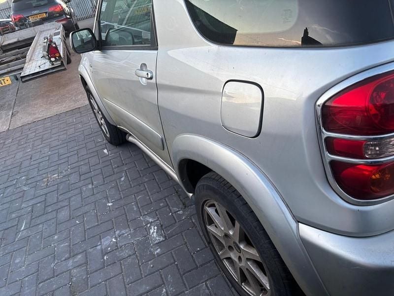 Usado Toyota RAV4 116 HP (85 kW) 2005 Prateado SUV