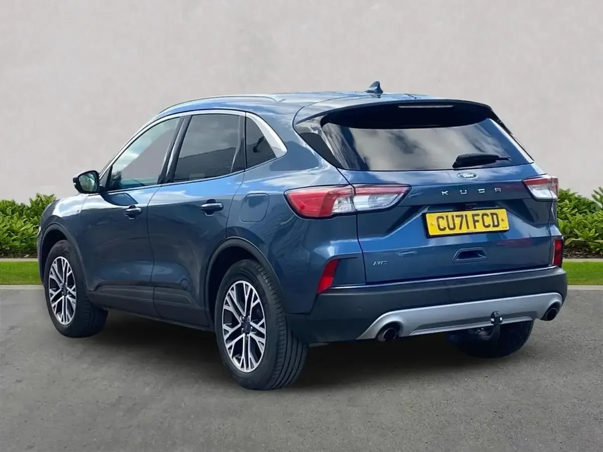 Usado Ford Kuga Titanium 190 HP (139 kW) 2021 Azul SUV