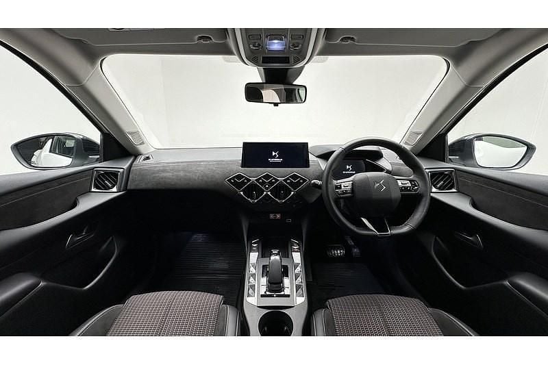 Used DS Automobiles DS3 Crossback E-Tense Performance 100 kW (136 HP) 2023 Bianca white SUV