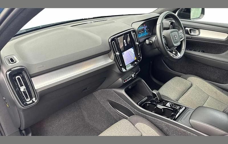 Used Volvo XC40 Plus 161 HP (118 kW) 2023 Blue SUV