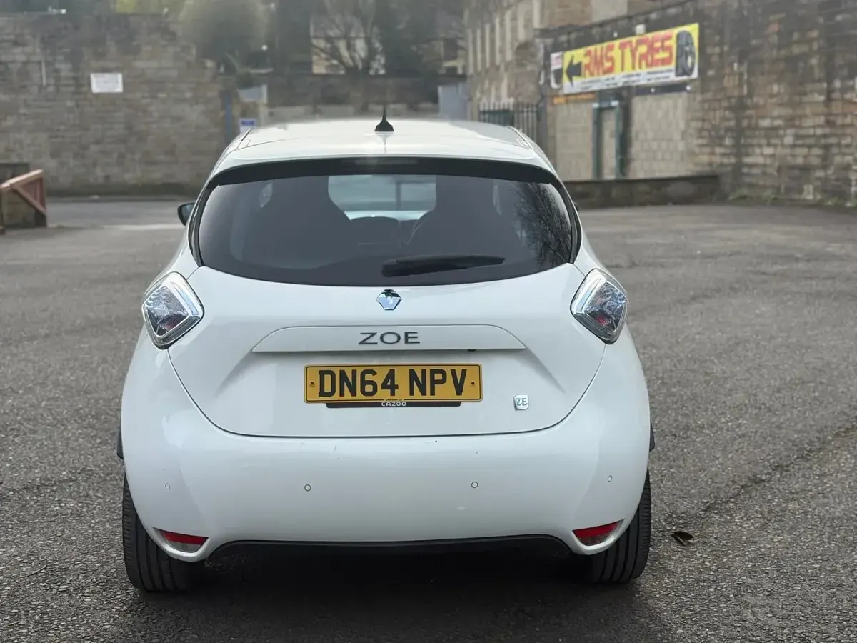 Used Renault Zoe Dynamique 64 kW (88 HP) 2014 White Hatchback