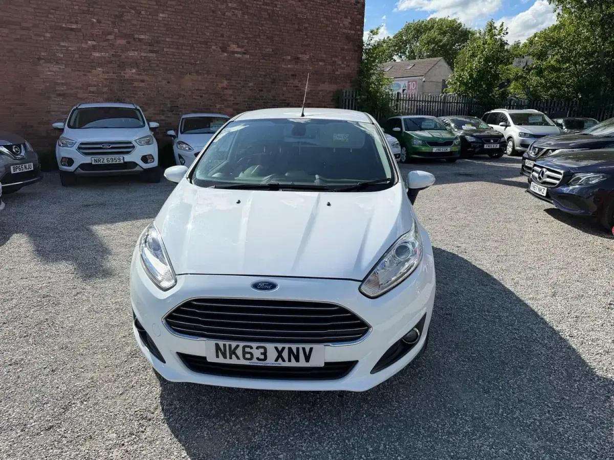 Used Ford Fiesta Titanium 95 HP (69 kW) 2013 White Hatchback