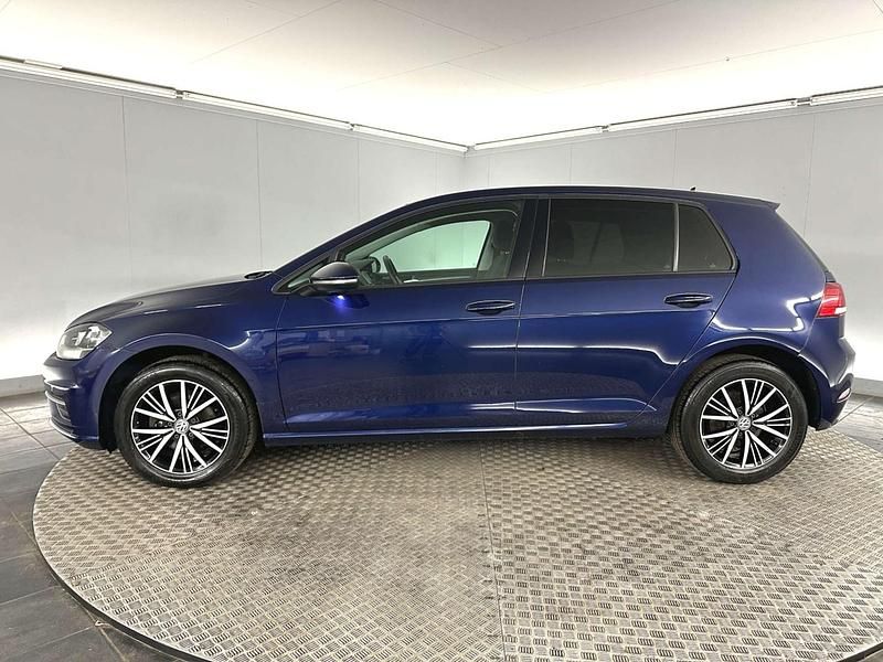 Used VW Golf VII SE 110 HP (80 kW) 2018 Blue Hatchback