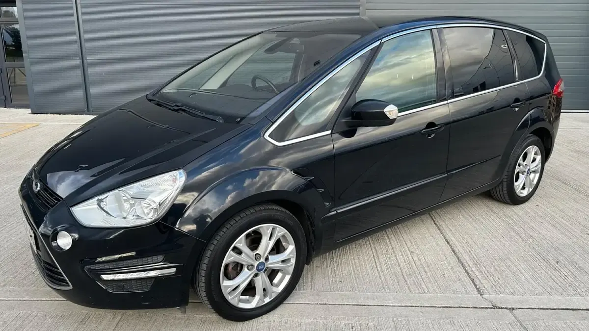 Used Ford S-MAX Titanium 140 HP (102 kW) 2015 Black MPV