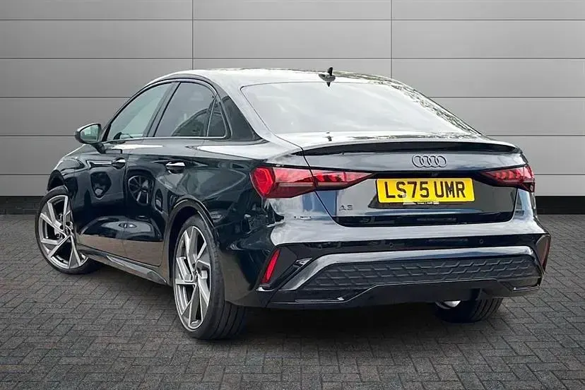Begagnad Audi A3 Black Edition 150 HK (110 kW) 2025 Svart Sedan