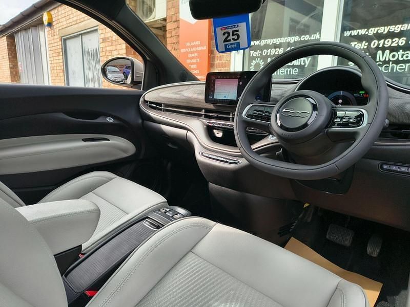 Gebraucht Fiat 500e 86 kW (118 PS) 2025 Beige Kleinwagen