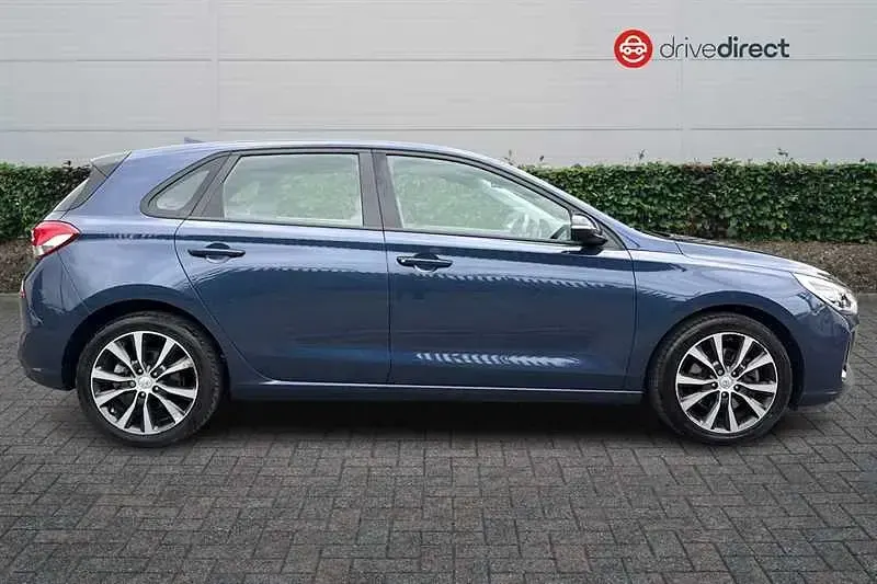 Used Hyundai i30 SE 140 HP (102 kW) 2017 Blue Hatchback