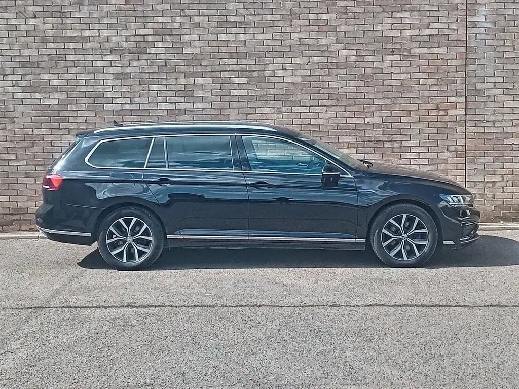 Used VW Passat GTE 218 HP (160 kW) 2022 Black Estate