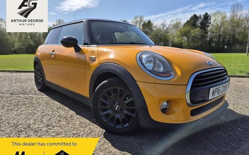 Begagnad Mini Cooper Hatch 136 HK (100 kW) 2017 Halvkombi