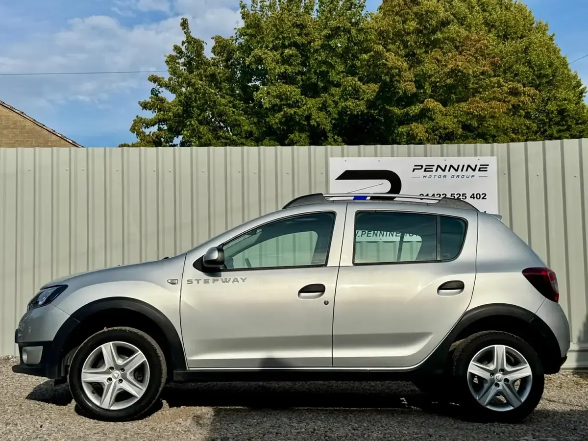Used Dacia Sandero Lauréate 90 HP (66 kW) 2016 Silver Hatchback