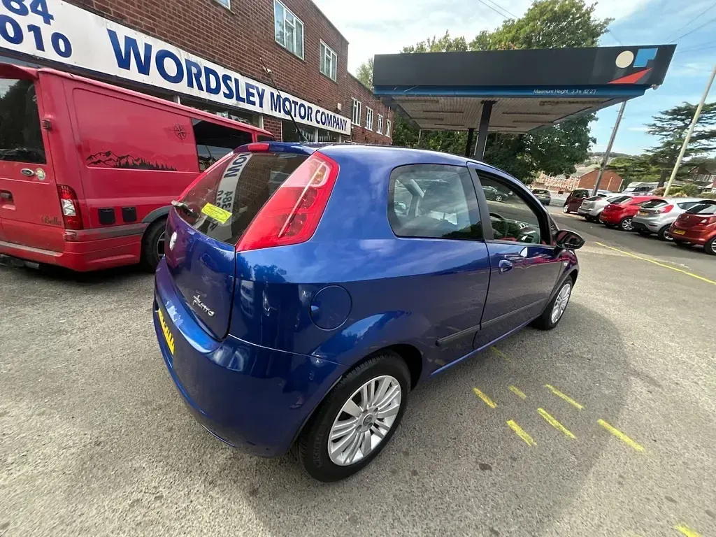 Used Fiat Grande Punto Dynamic 77 HP (56 kW) 2006 Blue Hatchback