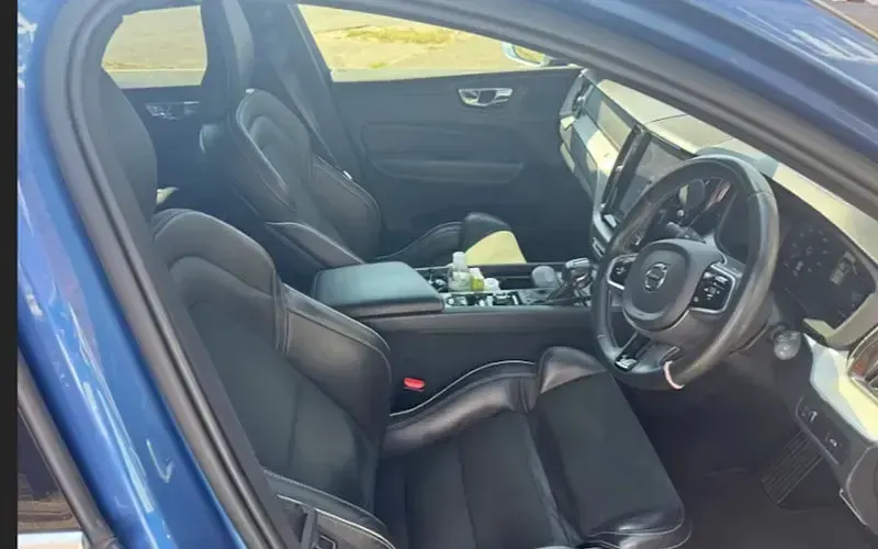 Used Volvo XC60 R-Design Pro 250 HP (183 kW) 2019 Blue SUV