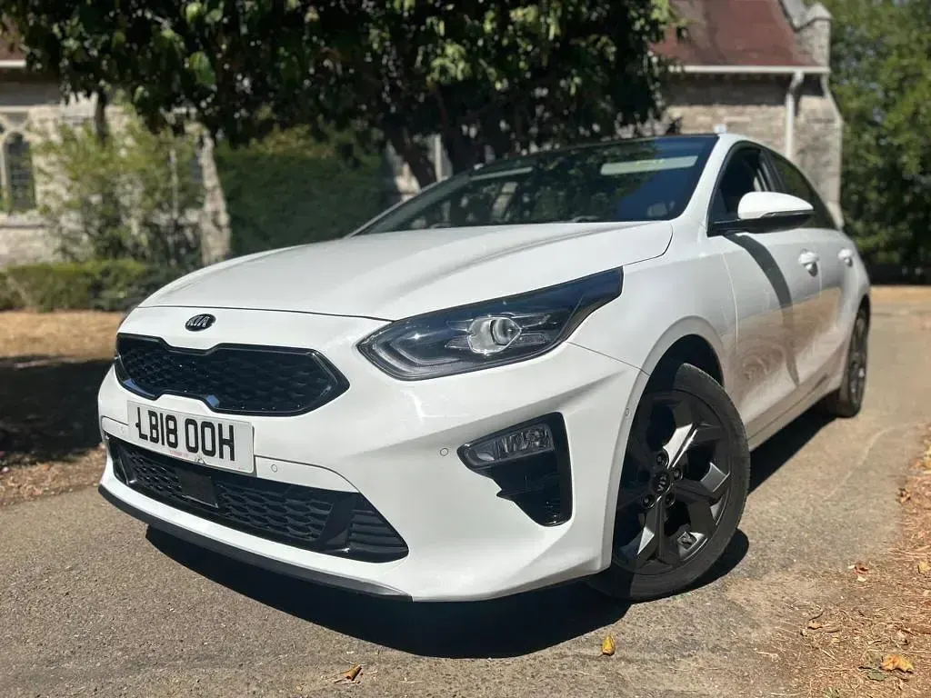 Used Kia Ceed First Edition 140 HP (102 kW) 2018 White Hatchback